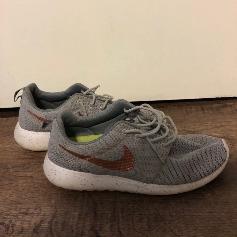 Women’s Nike roshes